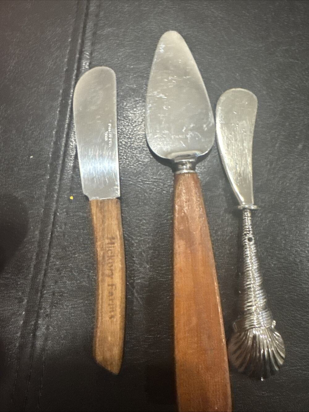 Lot Of 3 Cheese Spreaders 2 Wooden Handles Hickory Farms, And Mud Pie Brand